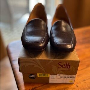 NWT Softt Eldyn Women's Chocolate Brown Leather Loafers Size 8.5